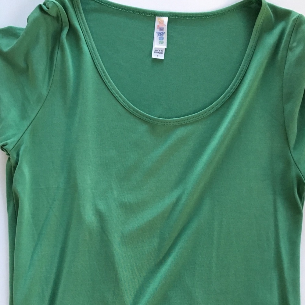 LuLaRoe Solid green Classic tee